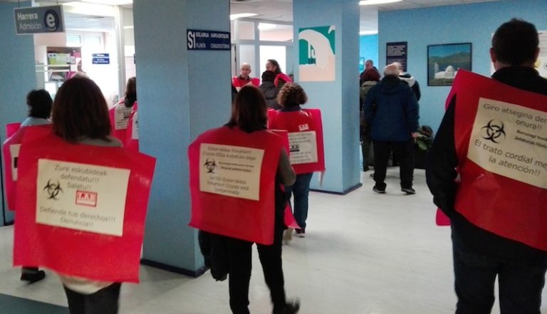 Nos hemos movilizado en el Hospital de Cruces contra la impunidad de las jefaturas