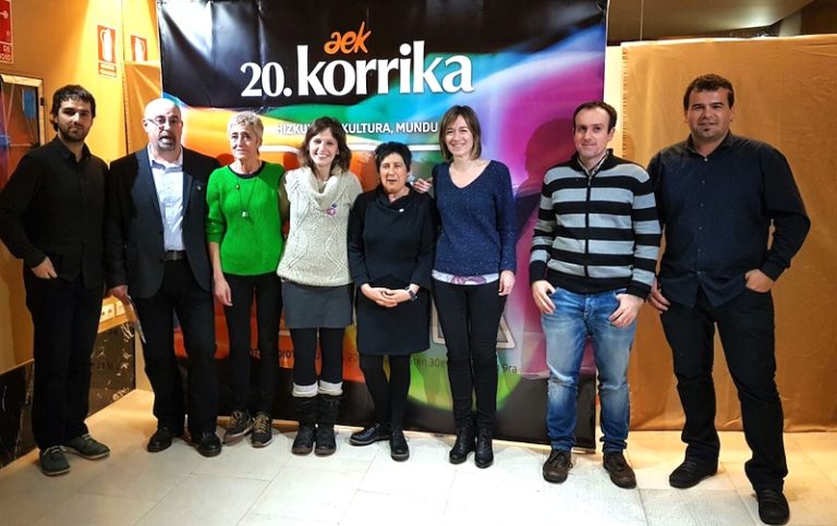 Euskal gehiengo sindikalak bat egin du Korrikarekin