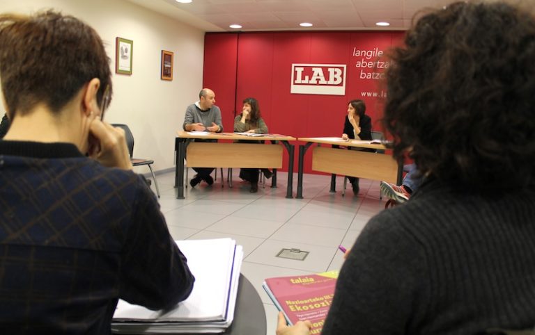 Yayo Herrero: «Egungo ereduak gerra deklaratu dio bizitzari»