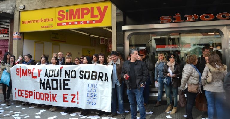 Trabajadoras y trabajadores de Simply se movilizan por el empleo
