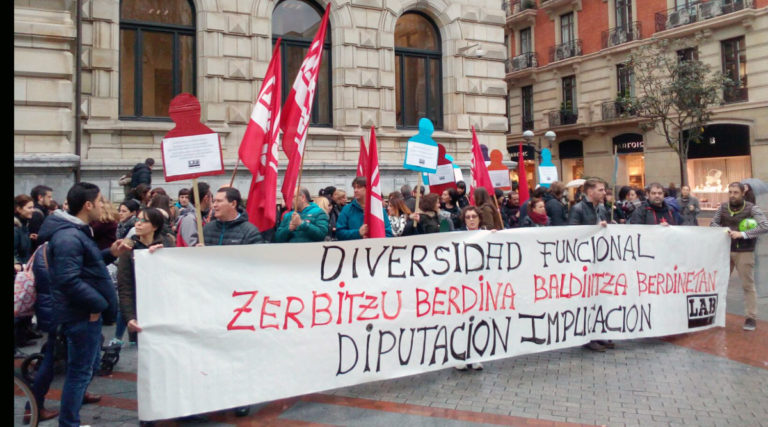 LAB se moviliza ante la Diputación Foral de Bizkaia para reivindicar  un sector de diversidad funcional de calidad
