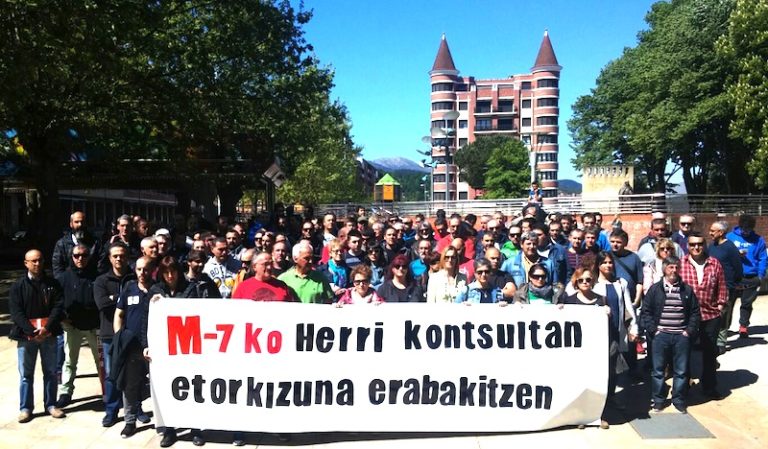 Langileek bat egin dute Durangaldeko herri galdeketarekin