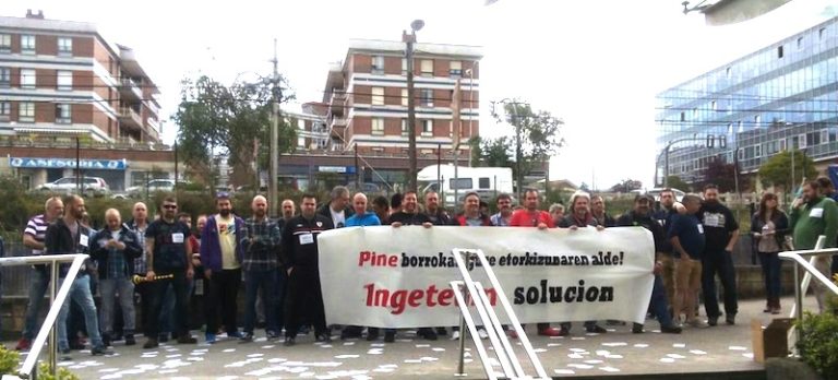 Pineko langileek kalera eraman dute euren kezka