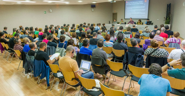 Kapitalismoaren aurrean alternatibak badaudela erakutsi dute Nazioarteko Mintegian