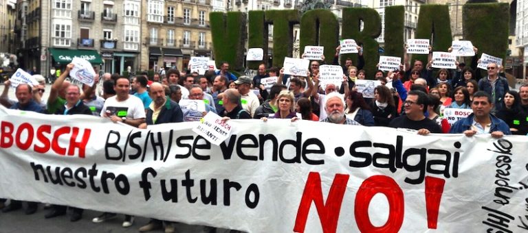 Asteko hirugarren greba eguna egin dute gaur Gasteizko BSH enpresako langileek