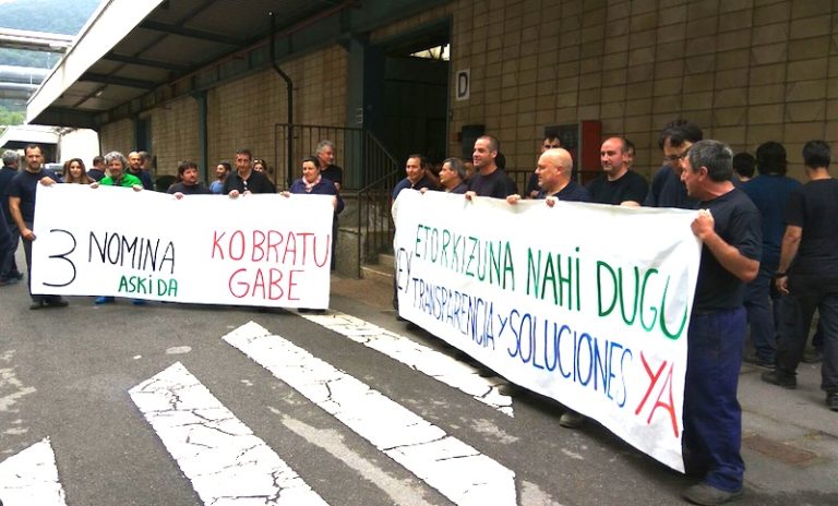 Enpresari gardentasuna eta Jaurlaritzari inplikazioa eskatu diote Muebles Xeyko langileek