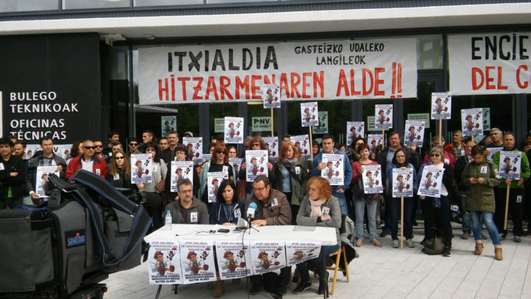 Gasteizko udaletxeko langileek itxialdia hasi dute