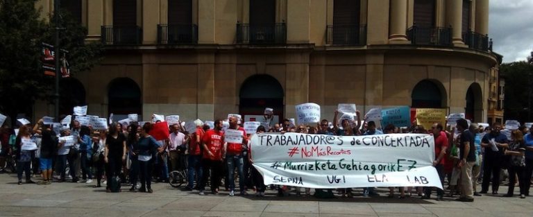 Los trabajadores y trabajadoras de las ikastolas y la enseñanza concertada se han concentrado por un Acuerdo de Navarra digno