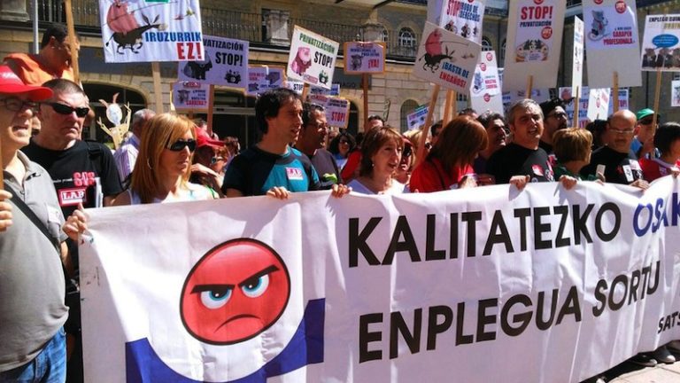 Osakidetzako langileak, kalitatezko enpleguaren aldeko mobilizazio batean.