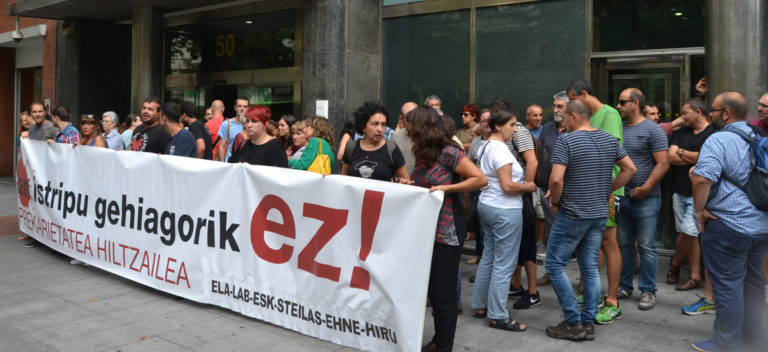 Gehiengo sindikalaren kontzentrazioa Bilbon Karrantzan hildako langilearen heriotza salatzeko