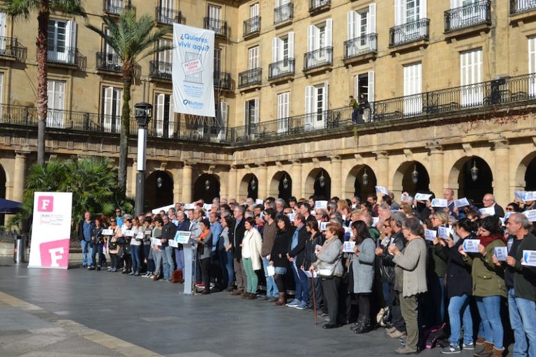 «Toca afrontar definitivamente la situación pendiente de las presas y presos vascos»