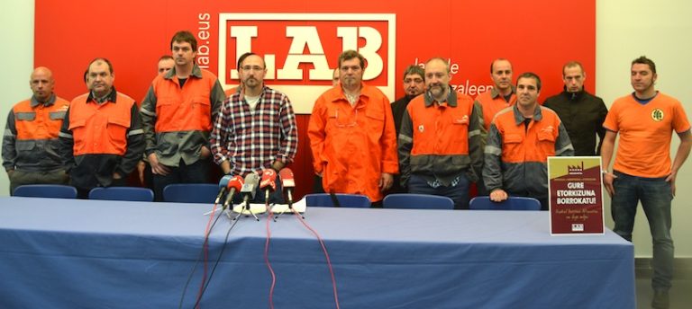 En abril comparecimos antes los medios para mostrar nuestra preocupaci&oacute;n por la situaci&oacute;n en que se hallan las plantas de Arcelor Mittal en Euskal Herria.