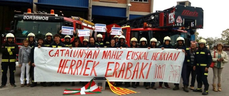 Gasteizko suhiltzaileek egindako elkarretaratzea.