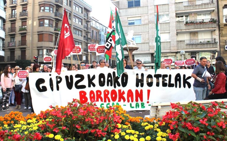 Kalera irten dira Gipuzkoako ostatuen sektoreko langileak