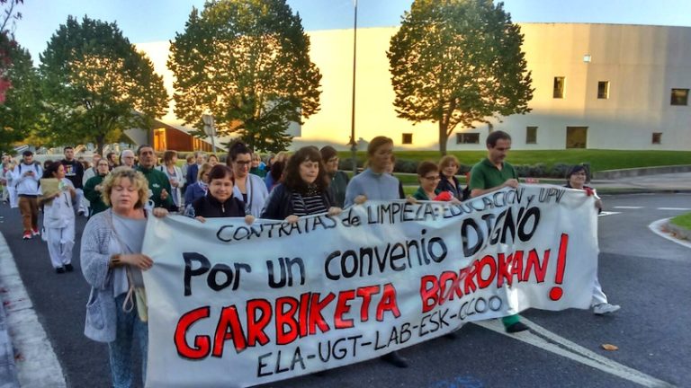 Protesta de las trabajadoras y trabajadores de las contratas de limpieza del Departamento de Educación y de la UPV