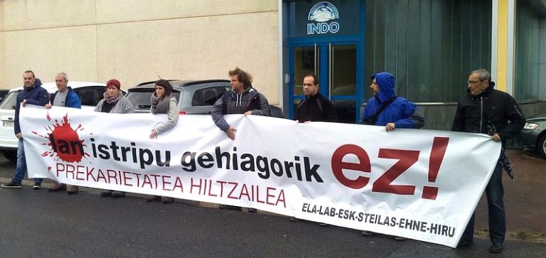 Bartzelonan hildako garraiolariaren lan heriotza salatu dugu Indo enpresaren aurrean