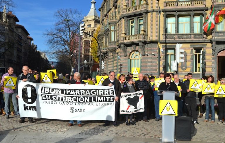 Ibon Iparragirrek eta gaixo dauden gainontzeko presoek kalean egon beharko luketela aldarrikatu dugu