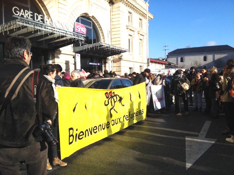 Etorkinen bortxazko lekualdaketak salatu ditugu Baionan