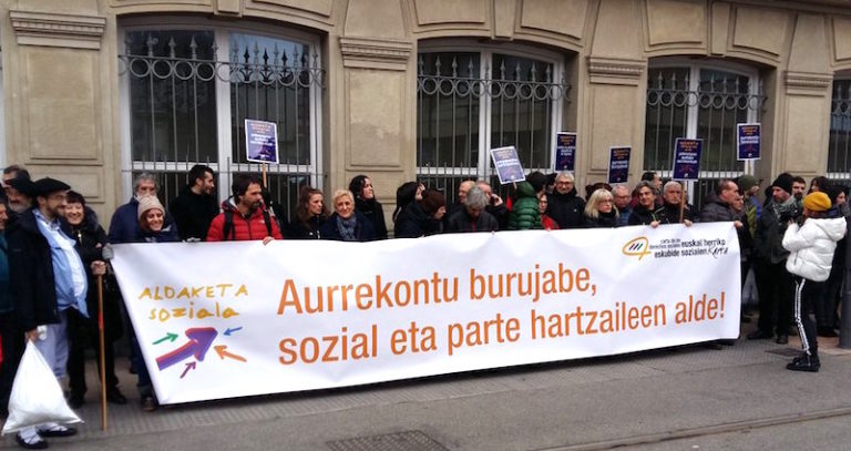 Politika neoliberalei aurre egiteko gehiengo sozialak artikulatzeko deia egin dugu Gasteizen