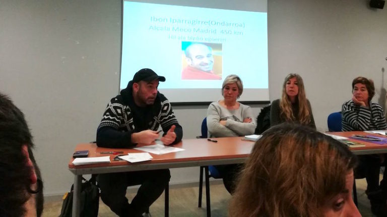 Presoen senideek hartu dute hitza Algortan