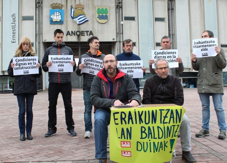 Patronalaren inpunitatea salatu dugu, Anoetako estadioaren eta Zubietako errauste plantaren obrak adibide hartuta