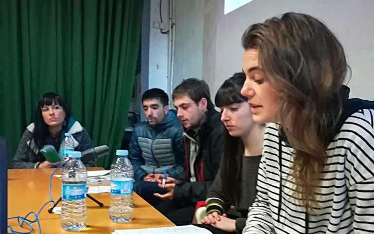 “Turismoaren eraginak eta erantzun posibleak Bilbotarron ahotsetatik” mahai inguruan izan gara