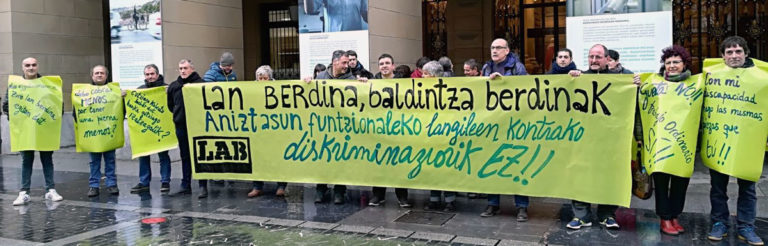 Lan berdinagatik baldintza berdinak eskatuz mobilizatu dira Enplegu Zentro Berezietako langileak Gipuzkoako Aldundian