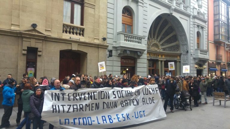 Hiru greba egunetatik lehena egin dugu gaur, Arabako Esku-hartze Sozialaren hitzarmenaren defentsan