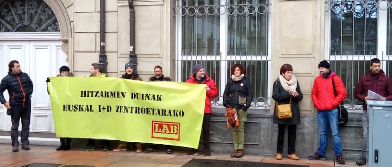 Aztiko langileek hitzarmen duin bat aldarrikatu dute Gasteizen