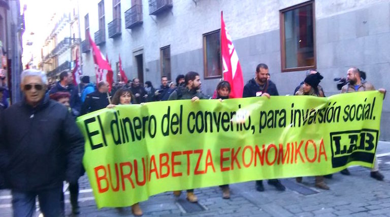 Hemos reivindicado en Iruñea que el dinero del Convenio se invierta en políticas sociales