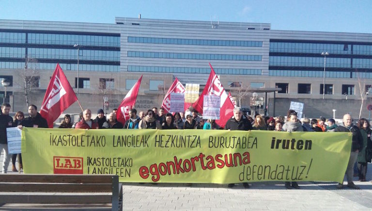 Trabajadores y trabajadoras de ikastolas se movilizan por la estabilidad