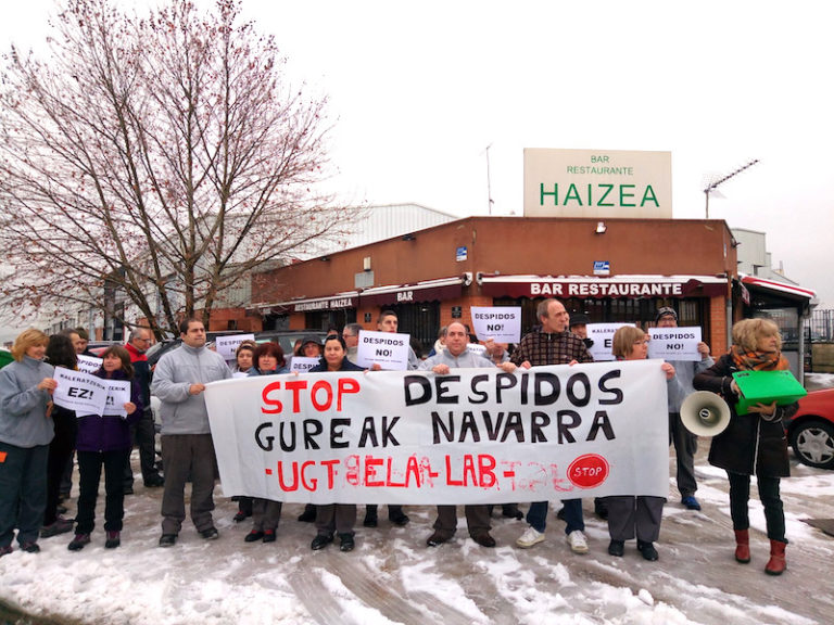 Nafarroako Gureak enpresak kaleratutako langileari babesa erakutsi diogu