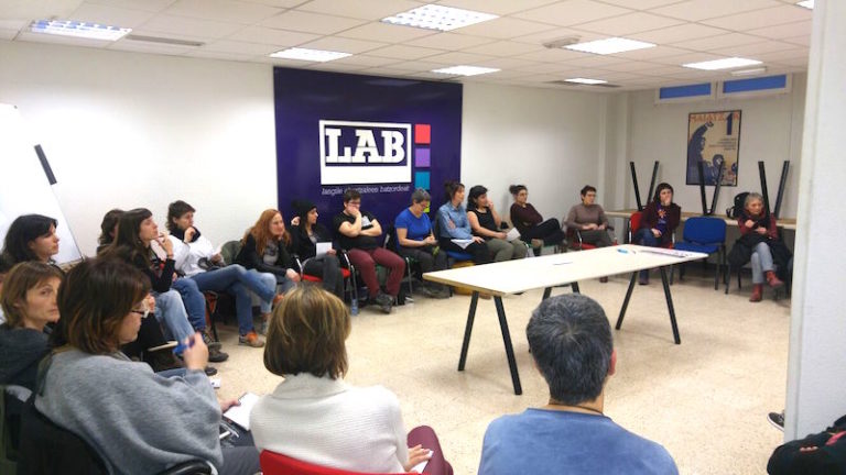 Greba feministarekin bat egiteko arrazoiak soberan ditugula nabarmendu dugu Gasteizen