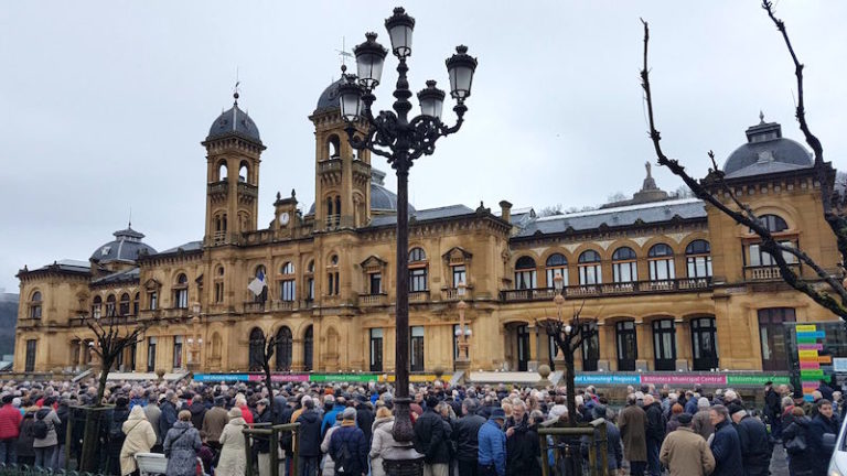 Pentsiodunak kalera irten dira