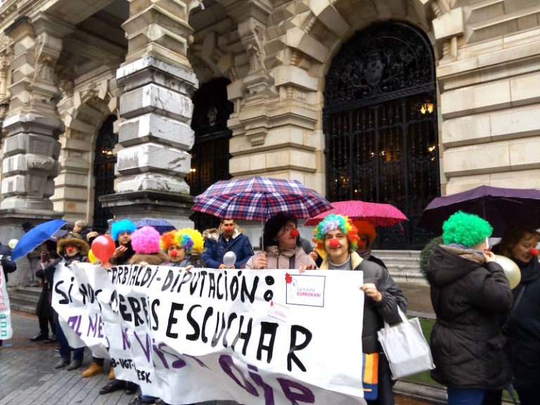Las trabajadoras de Garbialdi denuncian que la vulneración de sus derechos laborales es «un chiste que ya no tiene gracia»