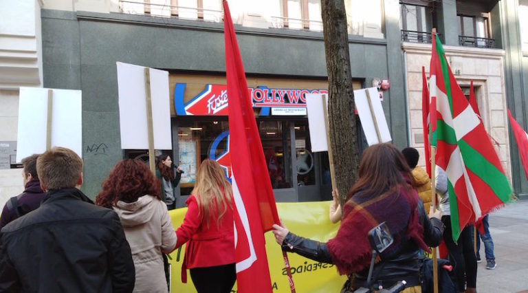 Hemos denunciado el despido a las bravas de ocho trabajadores y trabajadoras por parte de Foster’s Hollywood