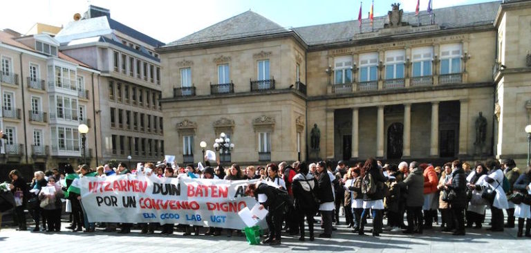 Las y los trabajadores del sector de Ayuda a Domicilio de Araba salen a la calle