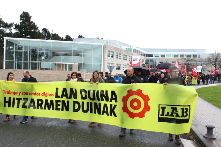 Adegiren aurrean mobilizatu gara, Gipuzkoa «lan eskubiderik gabeko lurralde» bilakatu nahi duela salatzeko