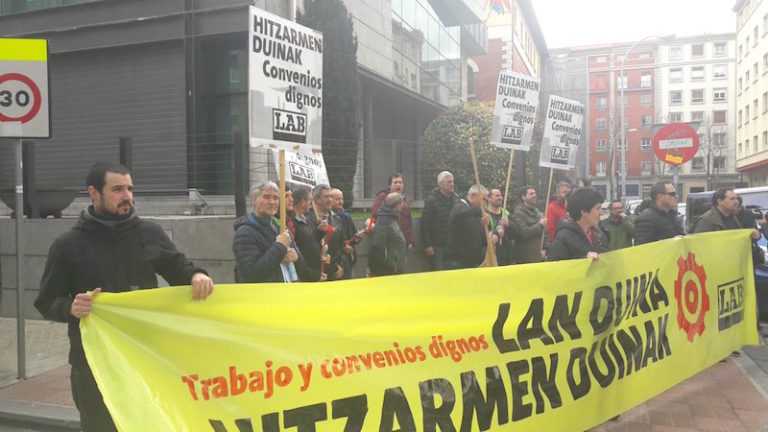 Hemos exigido a la patronal navarra que reparta la riqueza creada por los trabajadores de Industria mediante convenios dignos