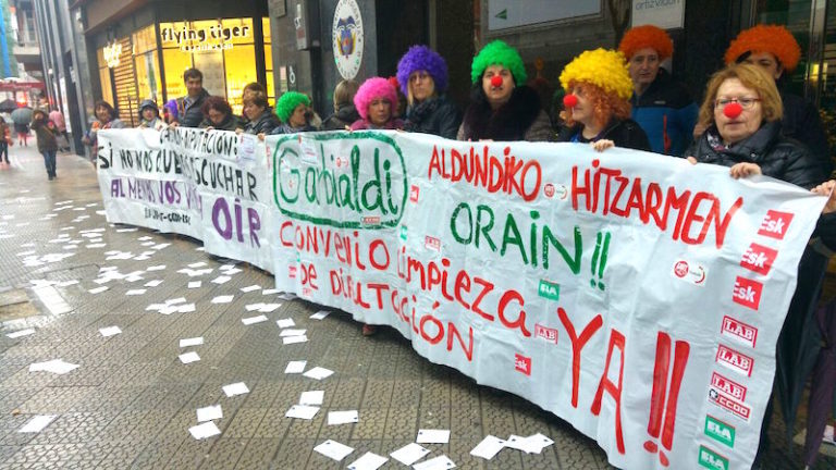 Elkarretaratze bat egin dute Garbialdiko langileek