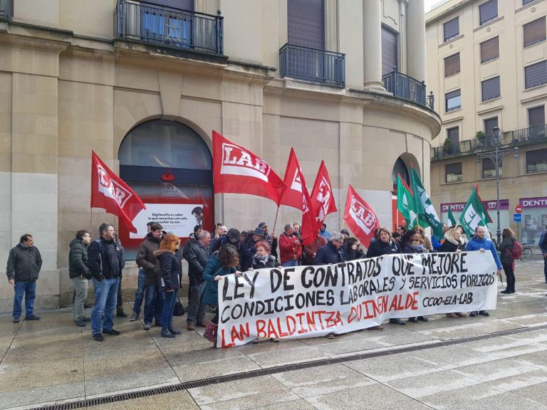 Klausula sozialak txertatzeko eskatu diogu Nafarroako Gobernuari