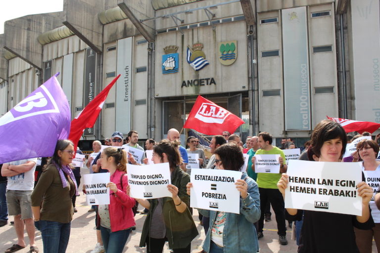 Anoeta estadioaren aurrean egindako mobilizazioa.