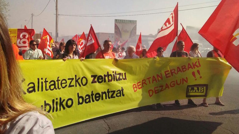 Baionako kaleak hartu ditugu Macronen erreformen aurka