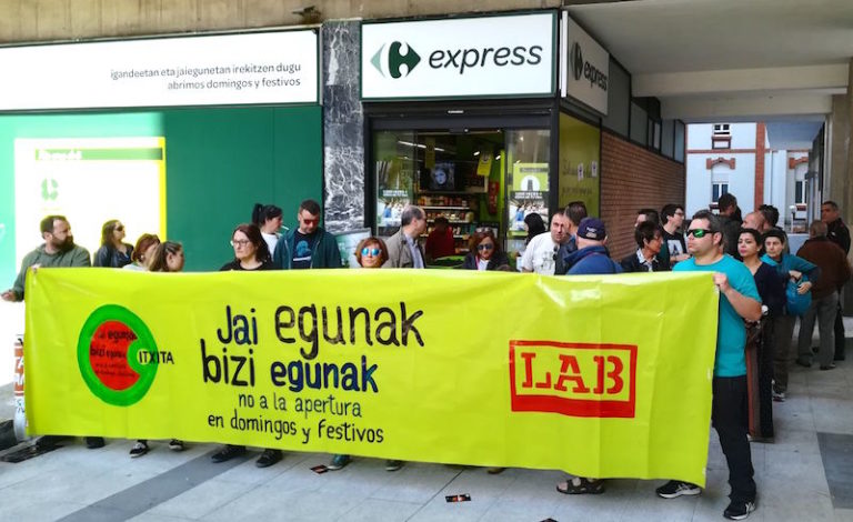 Igande eta jai egunetan irekitzeak dakarren kalteaz ohartarazi ditugu kontsumitzaileak Bilbon