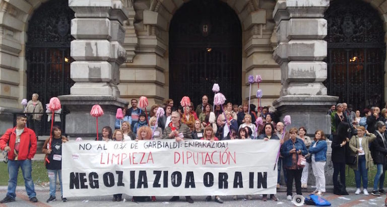 Las trabajadoras de limpieza de la Diputación Foral de Bizkaia continuarán con las huelgas