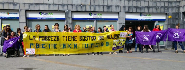 Mugimendu feministak bat egin du eskubide sozialen aldeko martxarekin