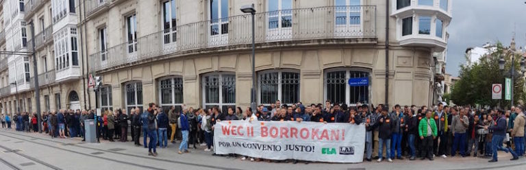 Gasteizko Legebiltzarrera jo dute WEC II enpresako grebalariek