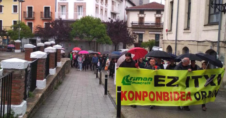 Borrokan jarraitzeko prest daudela berretsi dute Triman Minerals enpresako langileek