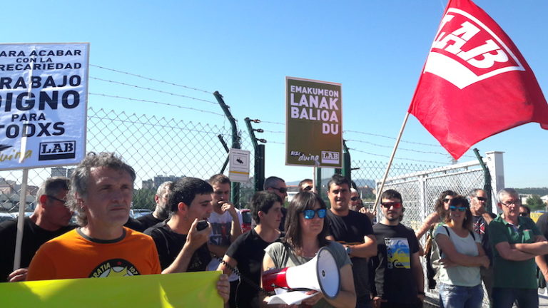 Una caravana lleva a los polígonos nuestras reivindicaciones para un convenio digno del Metal de Navarra