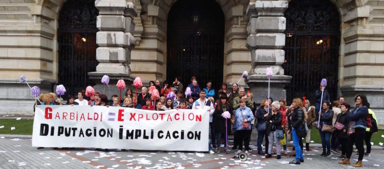 Grebekin jarraitzen dute Garbialdiko langileek